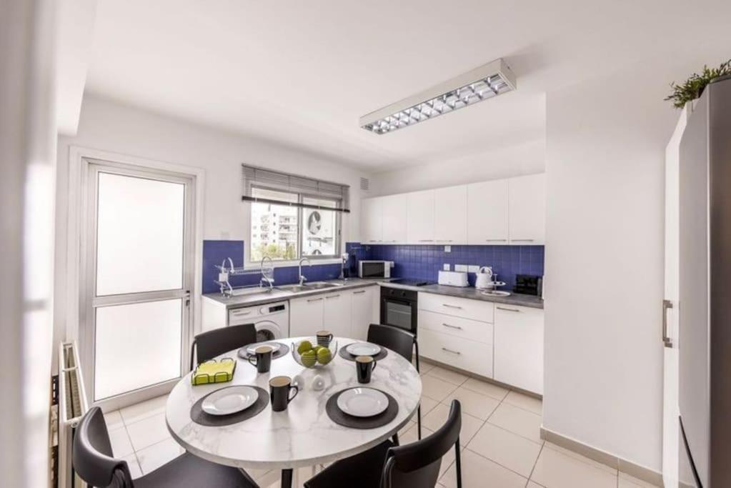 Luxurious Bright & Stylish 2Br With Office In Nicosia Lejlighed Eksteriør billede