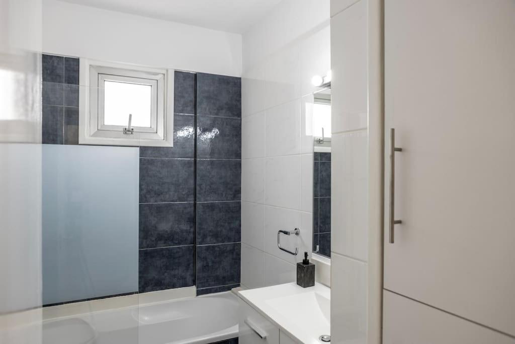 Luxurious Bright & Stylish 2Br With Office In Nicosia Lejlighed Eksteriør billede